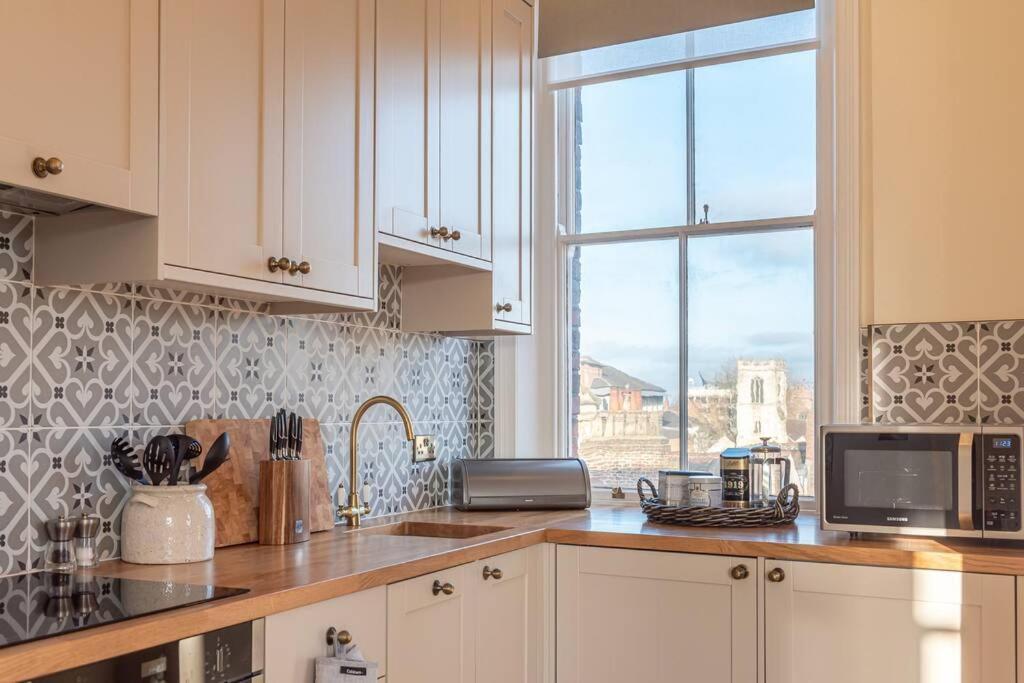 Luxury Apartment Rowntree House Across From The Shambles York Exteriör bild